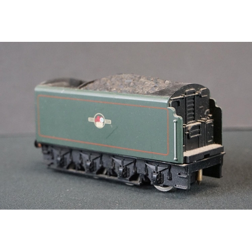 142 - 13 OO / HO gauge locomotives to include Hornby Mallard, Triang Aurora, Hornby Dublo BR 80066 etc