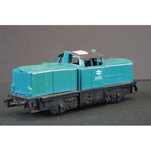 142 - 13 OO / HO gauge locomotives to include Hornby Mallard, Triang Aurora, Hornby Dublo BR 80066 etc