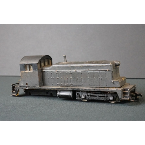 142 - 13 OO / HO gauge locomotives to include Hornby Mallard, Triang Aurora, Hornby Dublo BR 80066 etc