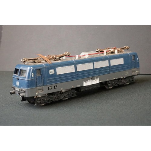 142 - 13 OO / HO gauge locomotives to include Hornby Mallard, Triang Aurora, Hornby Dublo BR 80066 etc