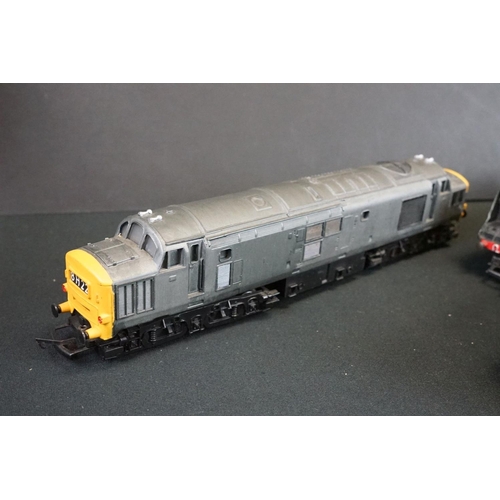 145 - 18 OO / HO gauge locomotives to include Bachmann Spectrum Santa Fe, Triang Hornby Queen Elizabeth, L... 