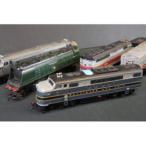 145 - 18 OO / HO gauge locomotives to include Bachmann Spectrum Santa Fe, Triang Hornby Queen Elizabeth, L... 