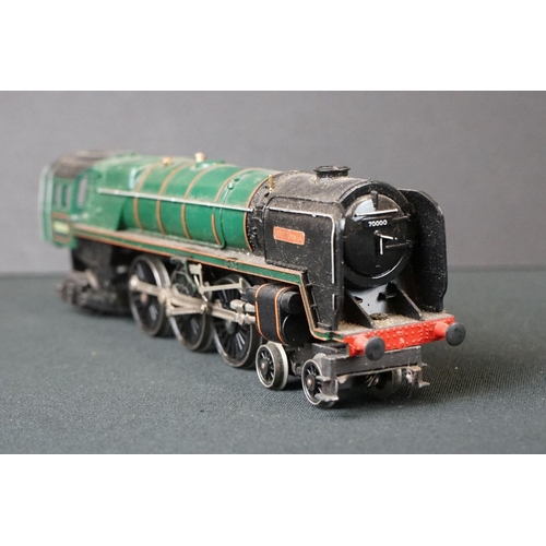 145 - 18 OO / HO gauge locomotives to include Bachmann Spectrum Santa Fe, Triang Hornby Queen Elizabeth, L... 