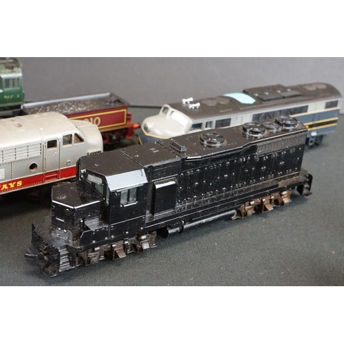 145 - 18 OO / HO gauge locomotives to include Bachmann Spectrum Santa Fe, Triang Hornby Queen Elizabeth, L... 