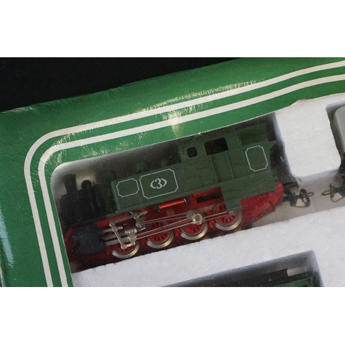 146 - Boxed Berliner Bahnen TT gauge 1983 train set with locomotive, 6 x items of rolling stock, track and... 