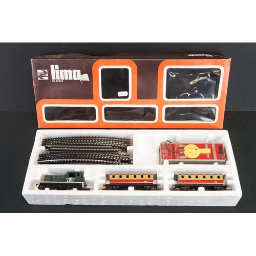 149 - Boxed Lima HO gauge 4106A electric train set with D2785 locomotive, appears complete