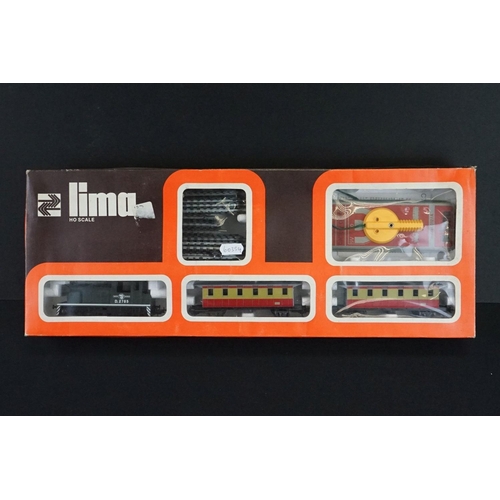 149 - Boxed Lima HO gauge 4106A electric train set with D2785 locomotive, appears complete