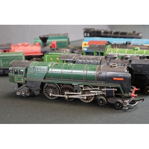 150 - 15 OO / HO gauge locomotives to include Hornby, Triang, Palitoy Mainline, Jouef etc