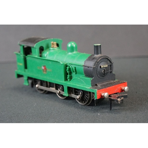 151 - Five Hornby Dublo locomotives to include Sir Nigel Gresley, D5702, D8000, 2-8-0 48073 BR and a 0-6-0... 