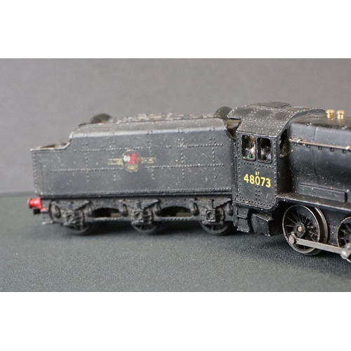 151 - Five Hornby Dublo locomotives to include Sir Nigel Gresley, D5702, D8000, 2-8-0 48073 BR and a 0-6-0... 