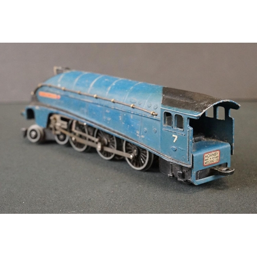 151 - Five Hornby Dublo locomotives to include Sir Nigel Gresley, D5702, D8000, 2-8-0 48073 BR and a 0-6-0... 