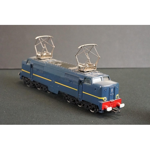 152 - Ten OO / HP gauge locomotives to include Mehano 2-6-0 Canadian Pacific, Lima, Airfix etc