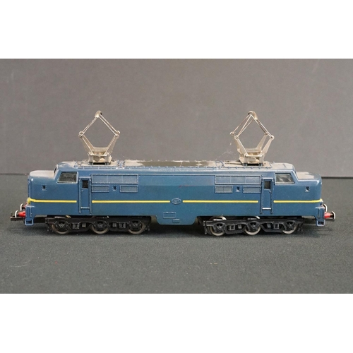 152 - Ten OO / HP gauge locomotives to include Mehano 2-6-0 Canadian Pacific, Lima, Airfix etc