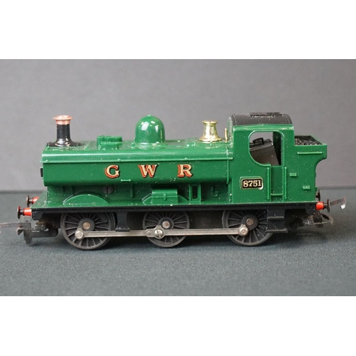 152 - Ten OO / HP gauge locomotives to include Mehano 2-6-0 Canadian Pacific, Lima, Airfix etc