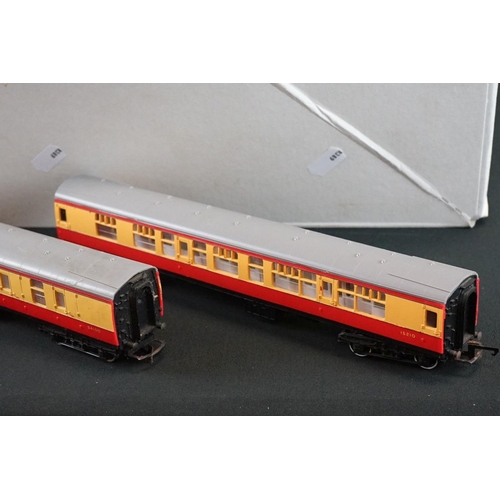 153 - Over 50 OO gauge items of rolling stock to include Hornby, Hornby Dublo, Graham Farish, Triang etc