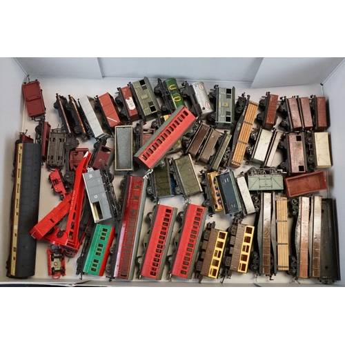 153 - Over 50 OO gauge items of rolling stock to include Hornby, Hornby Dublo, Graham Farish, Triang etc