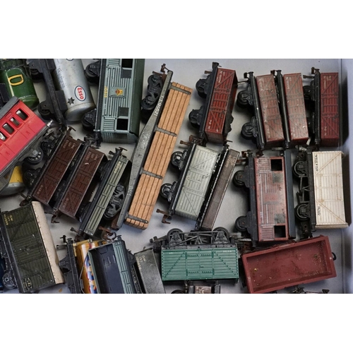 153 - Over 50 OO gauge items of rolling stock to include Hornby, Hornby Dublo, Graham Farish, Triang etc