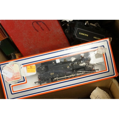 156 - Quantity of model railway accessories to include rolling stock, tenders, collector models, trackside... 