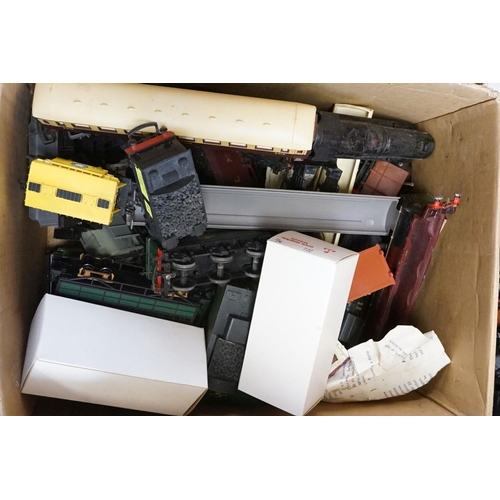 156 - Quantity of model railway accessories to include rolling stock, tenders, collector models, trackside... 