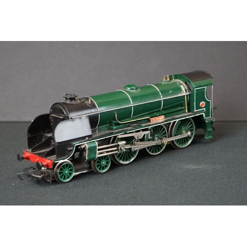 162 - Triang OO gauge Stephenson's Rocket locomotive set, Hornby Sir Dinadan locomotive and 4 x Triang mil... 