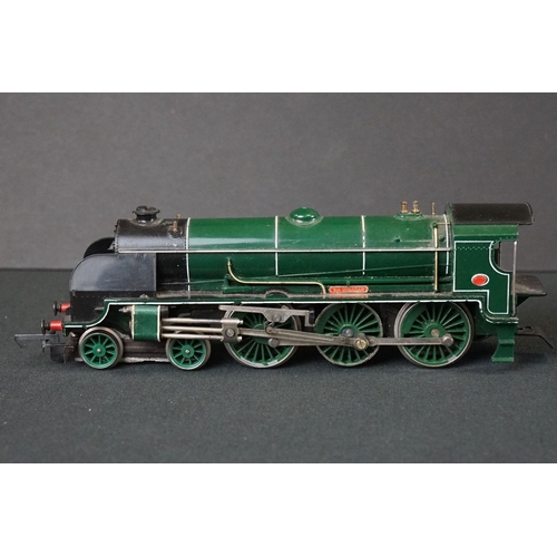 162 - Triang OO gauge Stephenson's Rocket locomotive set, Hornby Sir Dinadan locomotive and 4 x Triang mil... 