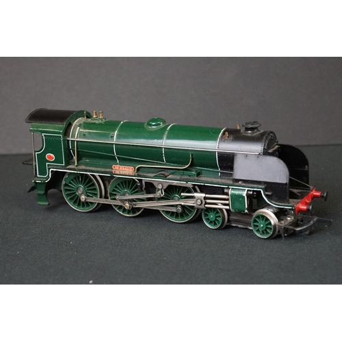 162 - Triang OO gauge Stephenson's Rocket locomotive set, Hornby Sir Dinadan locomotive and 4 x Triang mil... 