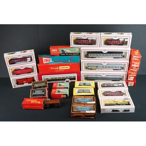 164 - 30 Boxed items of OO / HO / TTR rolling stock to include 10 x Model Power, 7 x Triang, 6 x Trix, 2 x... 