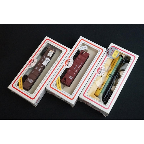 164 - 30 Boxed items of OO / HO / TTR rolling stock to include 10 x Model Power, 7 x Triang, 6 x Trix, 2 x... 