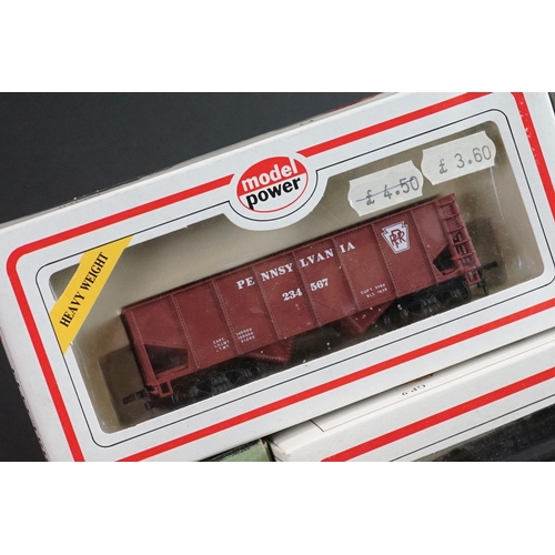 164 - 30 Boxed items of OO / HO / TTR rolling stock to include 10 x Model Power, 7 x Triang, 6 x Trix, 2 x... 