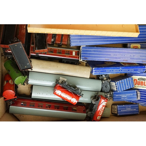 166 - Quantity of Hornby model railway to include boxed & rolling stock, boxed accessories featuring 5086,... 