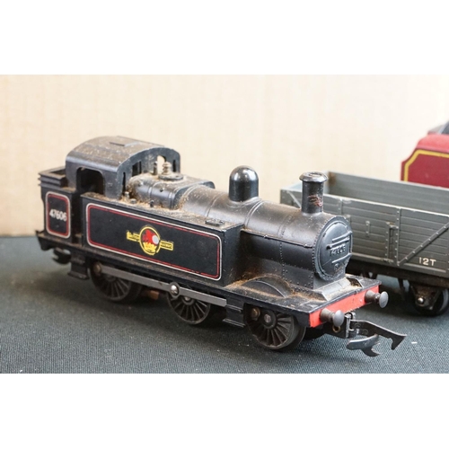 175 - Quantity of Triang OO gauge model railway to include The Princess Royal locomotive, R52 0-6-0 loco, ... 