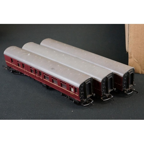 175 - Quantity of Triang OO gauge model railway to include The Princess Royal locomotive, R52 0-6-0 loco, ... 