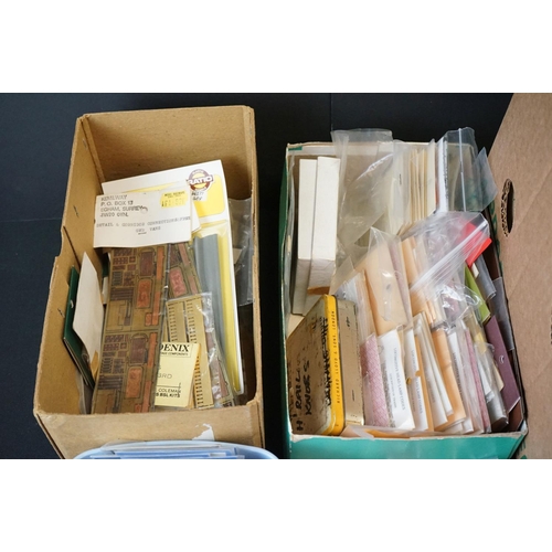 177 - Quantity of carded / bagged and unopened model railway accessories to include Finecast, Flush Gaze, ... 