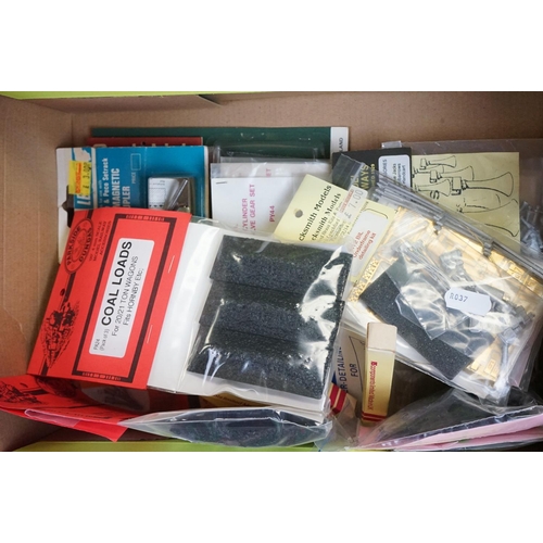 181 - Quantity of carded / bagged / boxed HO / OO gauge model railway accessories to include Ratio, ABS Mo... 