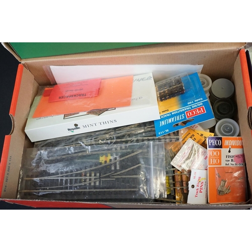 181 - Quantity of carded / bagged / boxed HO / OO gauge model railway accessories to include Ratio, ABS Mo... 