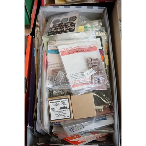 181 - Quantity of carded / bagged / boxed HO / OO gauge model railway accessories to include Ratio, ABS Mo... 