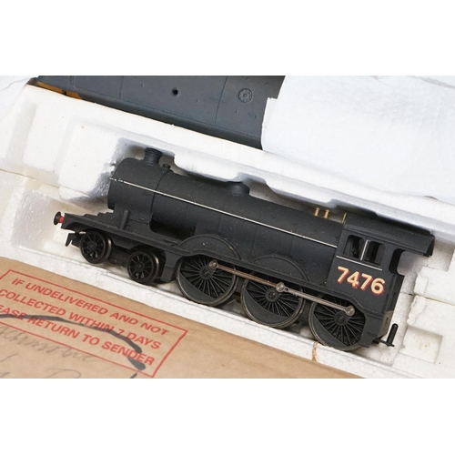 191 - Quantity of OO / HO gauge model railway to include rolling stock, signals, spares & repairs, locomot... 