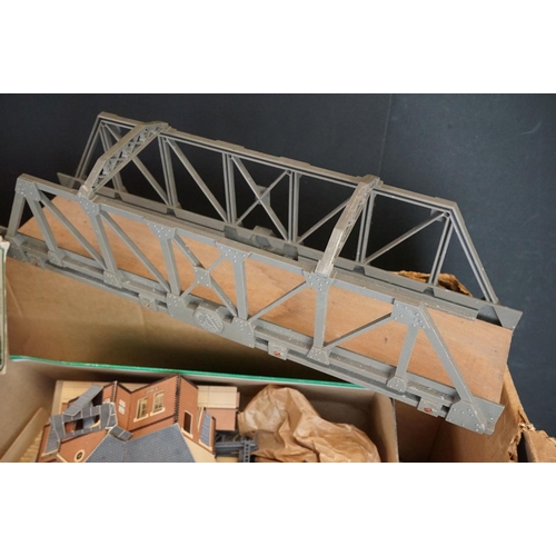 192 - Quantity of OO gauge model railway to include Triang & Kit built rolling stock, boxed R188 River Bri... 