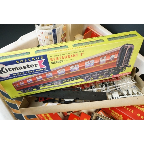 192 - Quantity of OO gauge model railway to include Triang & Kit built rolling stock, boxed R188 River Bri... 