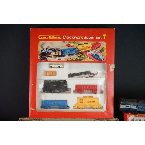 193 - Quantity of OO gauge model railway to include boxed Hornby Clockwork Super Set, boxed Hornby R410 Op... 