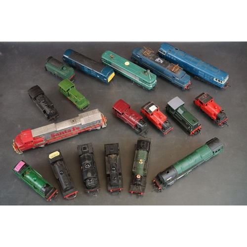 50 - 17 OO / HO gauge locomotives to include Bachmann Spectrum Santa Fe 834, Lima SNCF BB25175, Hornby, T... 