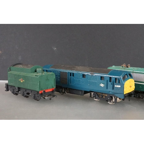 50 - 17 OO / HO gauge locomotives to include Bachmann Spectrum Santa Fe 834, Lima SNCF BB25175, Hornby, T... 