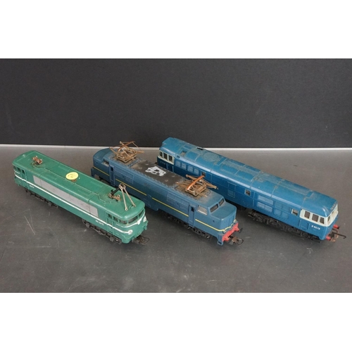 50 - 17 OO / HO gauge locomotives to include Bachmann Spectrum Santa Fe 834, Lima SNCF BB25175, Hornby, T... 