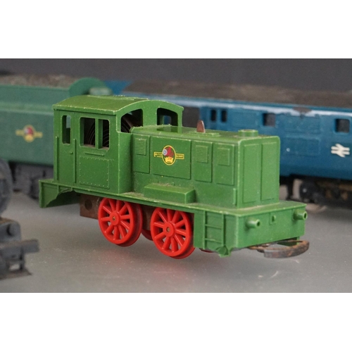 50 - 17 OO / HO gauge locomotives to include Bachmann Spectrum Santa Fe 834, Lima SNCF BB25175, Hornby, T... 