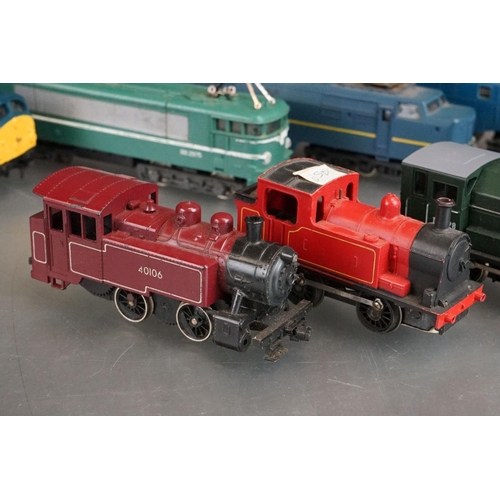 50 - 17 OO / HO gauge locomotives to include Bachmann Spectrum Santa Fe 834, Lima SNCF BB25175, Hornby, T... 