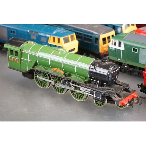 51 - 15 OO / HO gauge locomotives to include Hornby Flying Scotsman, Hornby Western Courier, Lima Western... 