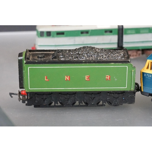 51 - 15 OO / HO gauge locomotives to include Hornby Flying Scotsman, Hornby Western Courier, Lima Western... 