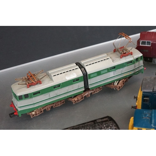 51 - 15 OO / HO gauge locomotives to include Hornby Flying Scotsman, Hornby Western Courier, Lima Western... 