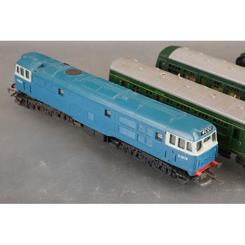 53 - 15 OO / HO gauge locomotives to include Hornby Flying Scotsman, Lima Express Parcels, Hornby Albert ... 