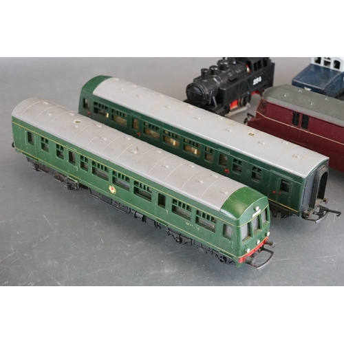 53 - 15 OO / HO gauge locomotives to include Hornby Flying Scotsman, Lima Express Parcels, Hornby Albert ... 